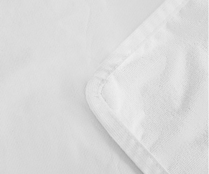 Тонкий наматрасник на матрасе